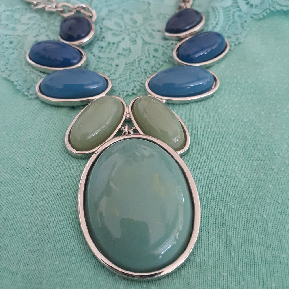 New Necklace Pendant Faceted Acrylic Beads Multi Shades Of Blue,Turquiose and